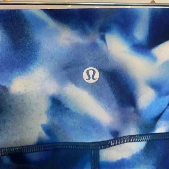 Lululemon Blue Tie Dye Capris - Picture 10 of 10